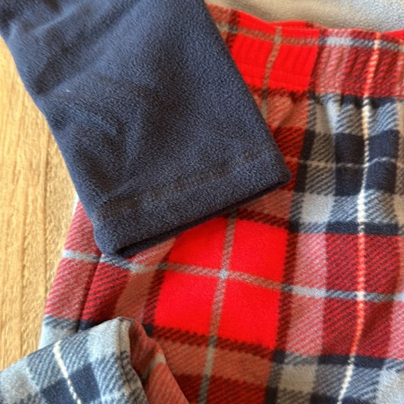NWOT Kids Long Sleeve Pocket Fleece Pajama Set, 4 - Picture 5 of 6